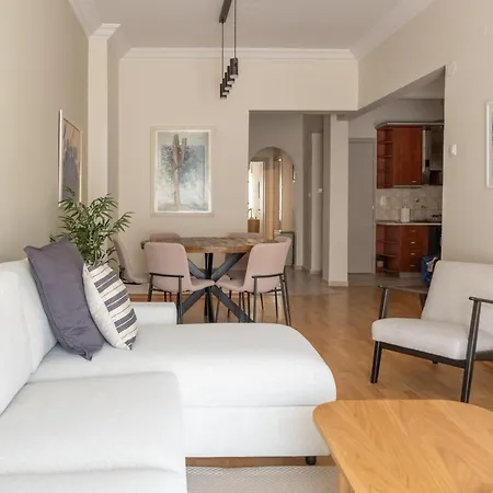 Spacious Stylish Luxurious Apartament
